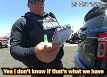 Chaos Erupts After Shoplifter is Caught Red Handed V0909 010