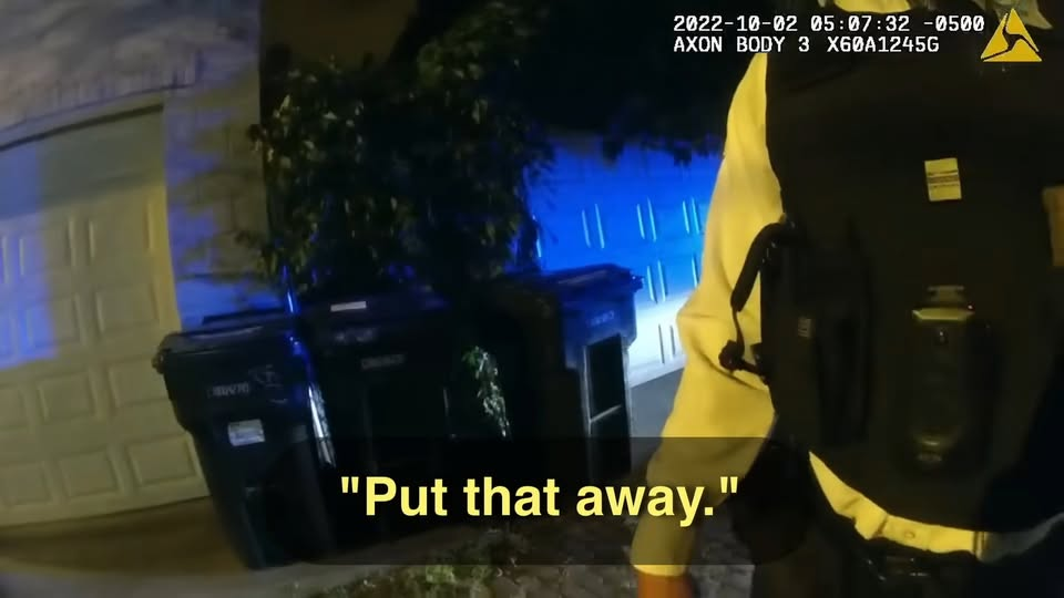 Chicago Officer Brings Taser to V0909 039