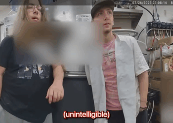 Extreme Karen Goes Crazy on Fast Food V1609 011