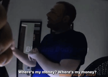 Creepy Man Multiple Personalities Lures Cops Inside V2808 038