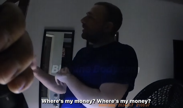 Creepy Man Multiple Personalities Lures Cops Inside V2808 038