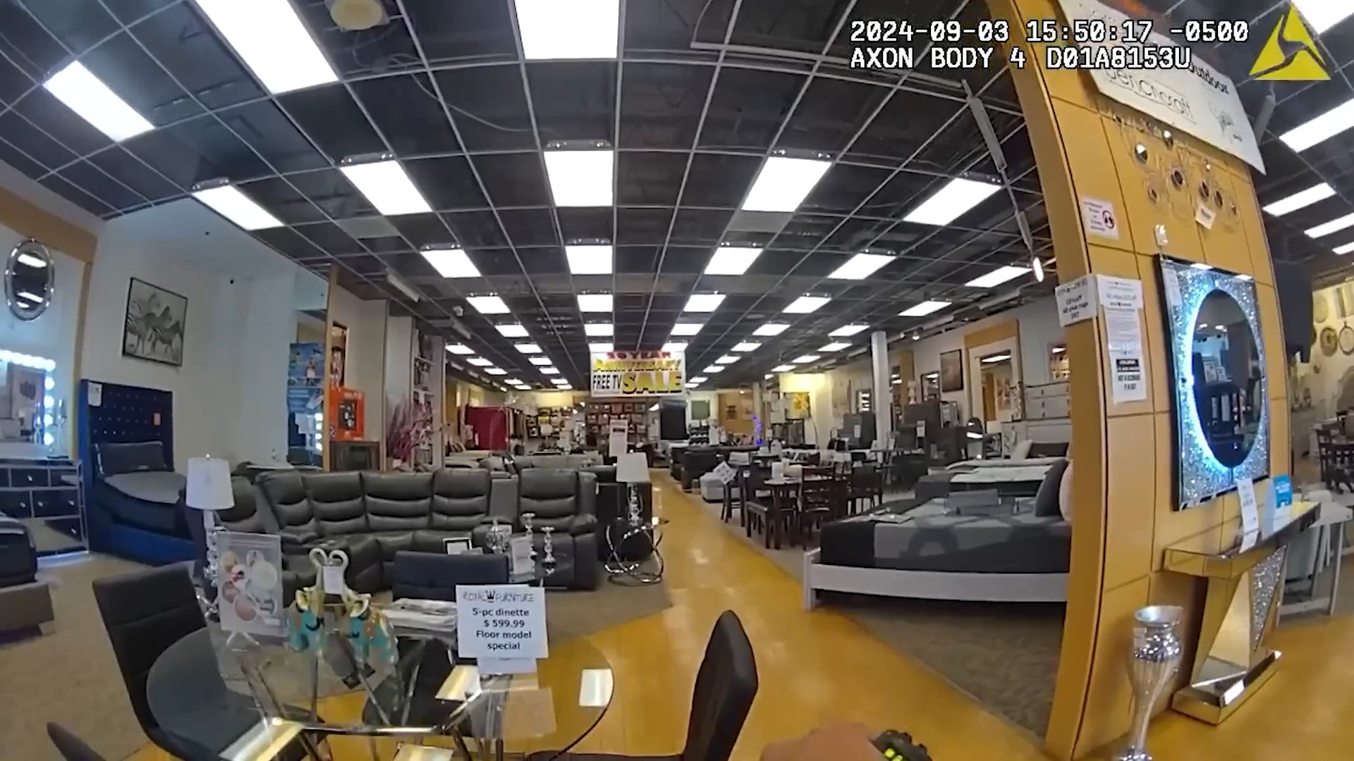 Cops Hunt Down Mall Knife Man V2808 039