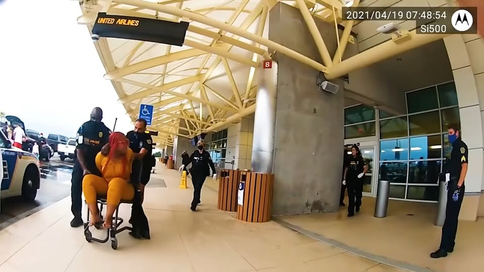 Sassy Yorker Fights Airport Police V2209 002
