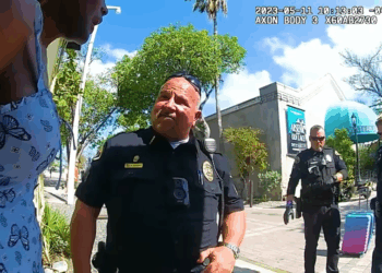 Here Why You Don Bite Horse Cop V2209 024