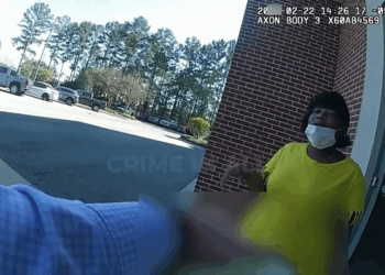 Pregnant Wife Fights Boyfriend While Her Husband Away Drama Explodes V1709-044_Part 2