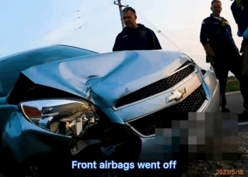 Grown Ass Man Needs His Mom on Traffic Stop V2209 045