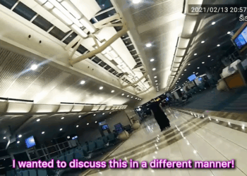 Karen Forced Airplane to Land V2209 038