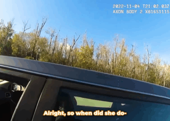 Bratty Karen Tries Fleeing Traffic Stop V2709 017