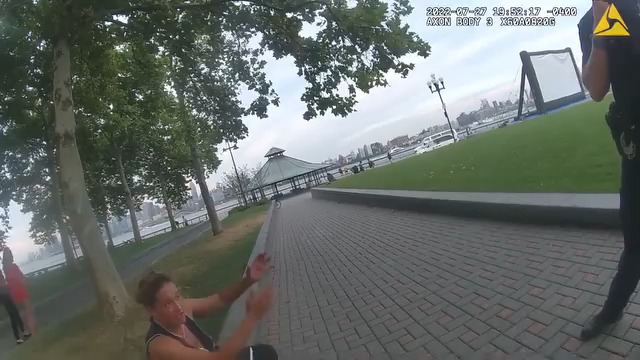 homeless woman did not accept it because she was reported assault attempted robbery #policechase #bodycam V1709 008 Part 2