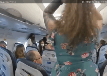 Disturbed Woman Kicked Off Airplane Outrageous V2808 023