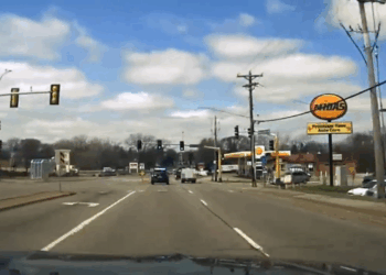 Shoplifting Suspect Rams All Cars V0409 045