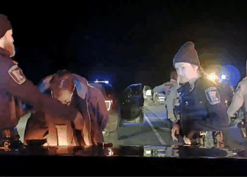 Outlaw takes on multiple troopers in St. Paul V0409-048