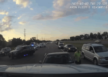 Police car loses control Responding FAST to emergency backup V0409 044