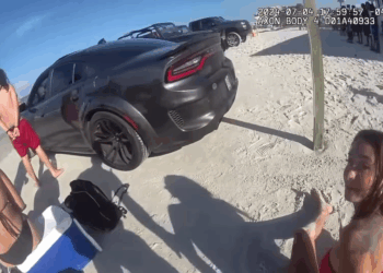 Girl Shows How NOT to Interact Police V1110 037