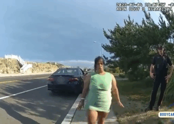 Rude Woman Plays Race Card after DWI Arrest on Independence Day #DUIarrest #bodycamera #bodycampolice #policechase #cops #usareels V3009 003