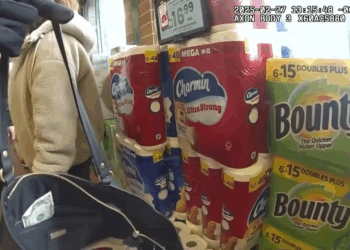 Police Surprise Woman at Jewel Osco After She Steals in V1110 060