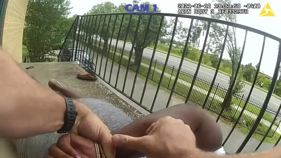 When an Entitled Squatter Meets No Nonsense Cop V0411 046