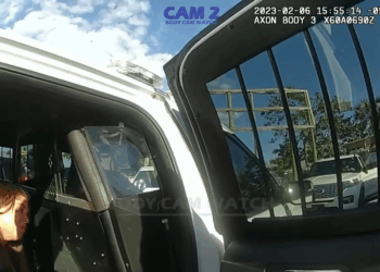 Entitled Woman Gets Arrested, Crowd Cheers V0411 053