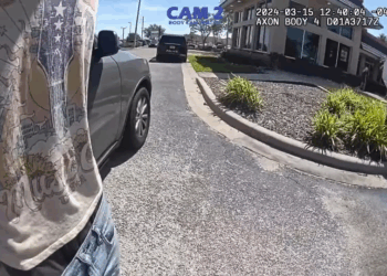 Cop Catches Woman Hiding in DIRTIEST Place V1311 060 SUV