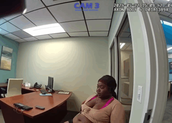 Moment Teen Scammer Realizes Her Life Falling Apart V1311 042 SUV