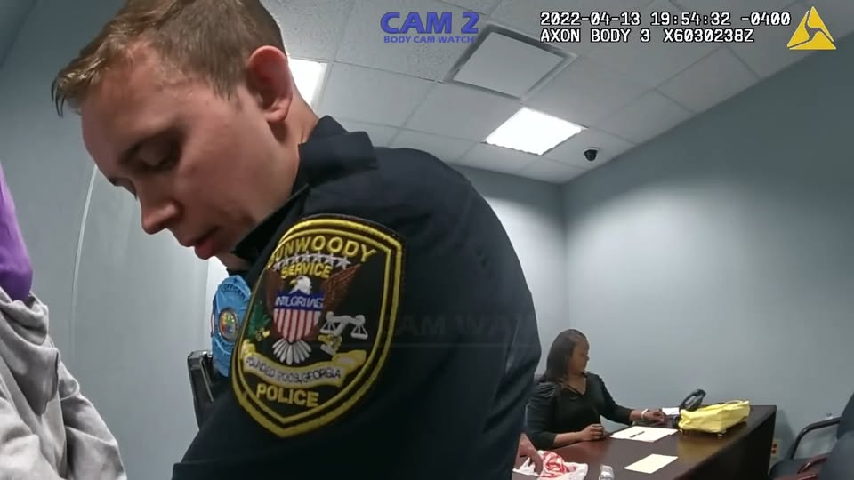 Moment Shoplifter Day Spirals Out of V1311 008 SUV