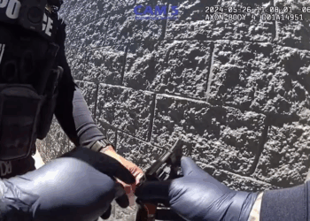 Cops Spring Trap on Pair of Clueless V1311 030 SUV