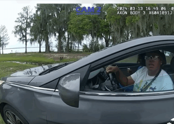 Moment Police Tell Speeder Her Car is Getting Towed V0411 020