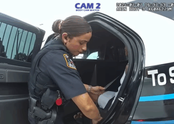 Year Old Learns Why You Sign Your Traffic V1311 075  Hyundai