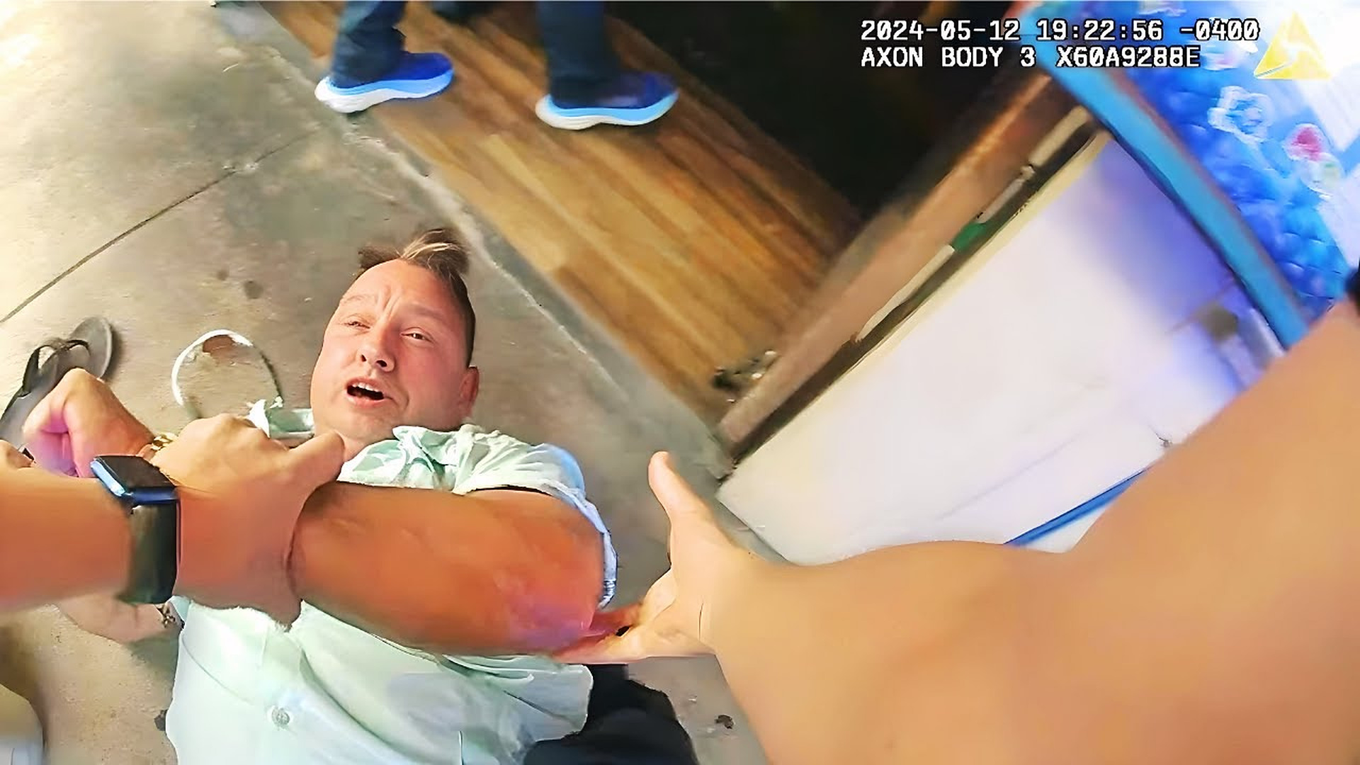 Man's Failed Attempt to Leave Bar Without Paying Ends Badly