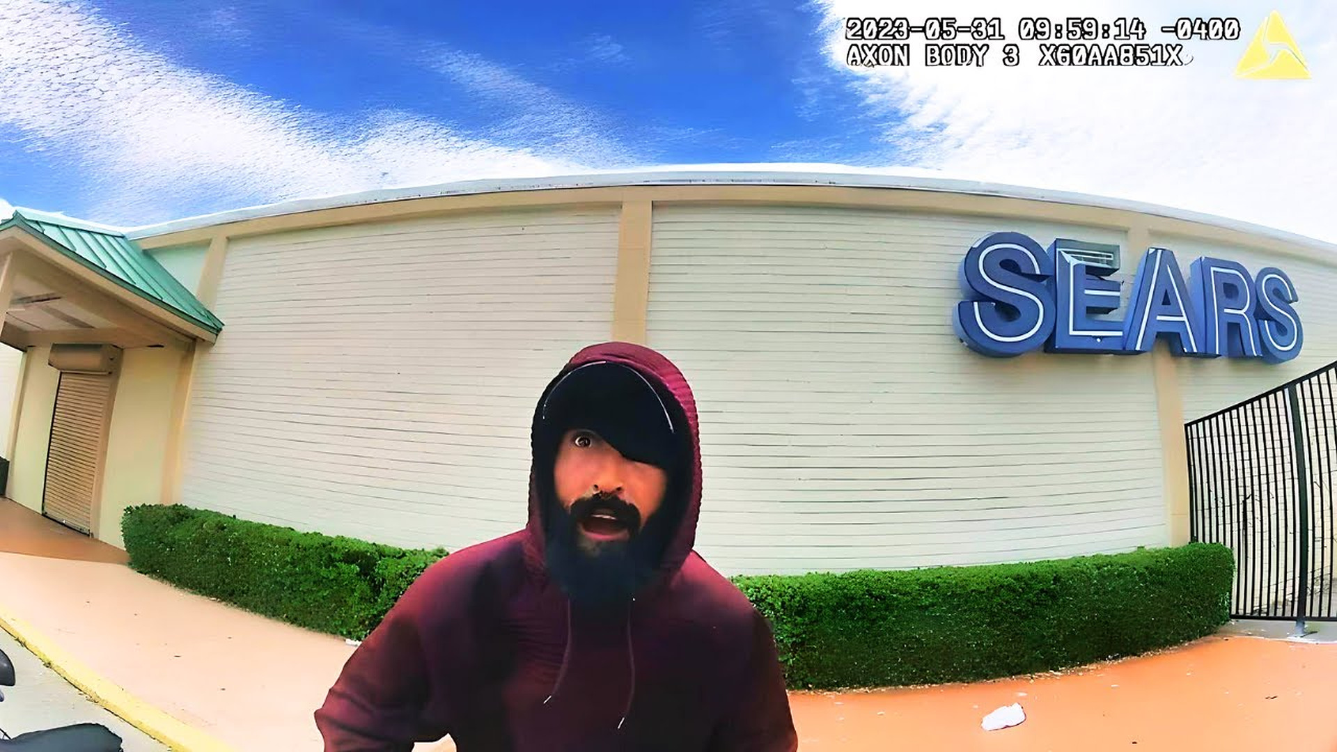 Mute Man Pulls Trick on Cop Before Fleeing