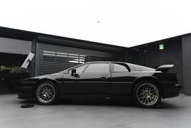 College Student Does the Unimaginable in Front of Smoke Shop Employee - Image 4