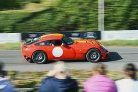 Fitness Model Has Complete Meltdown Before Drop-Kicking Police Officer - Image 3