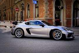 Man Leaves Immigrant Wife in Car to Shoplift $1,000 Worth of Sports Cards - Image 3