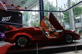 Angry Man Goes Insane After Trying to Get a Tramp Stamp Tattoo - Image 4